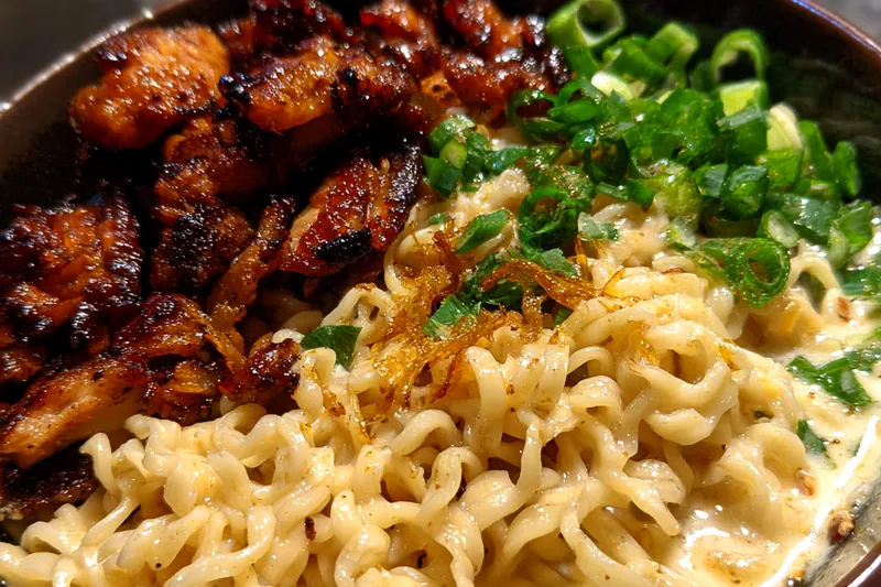 Cooking process for Spicy Garlic Chicken Ramen