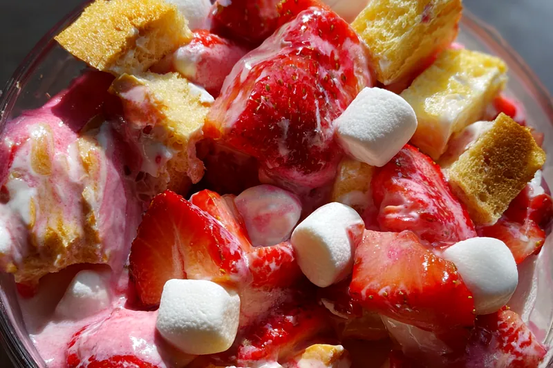 Cooking process for Strawberry Fluff Dessert Delight